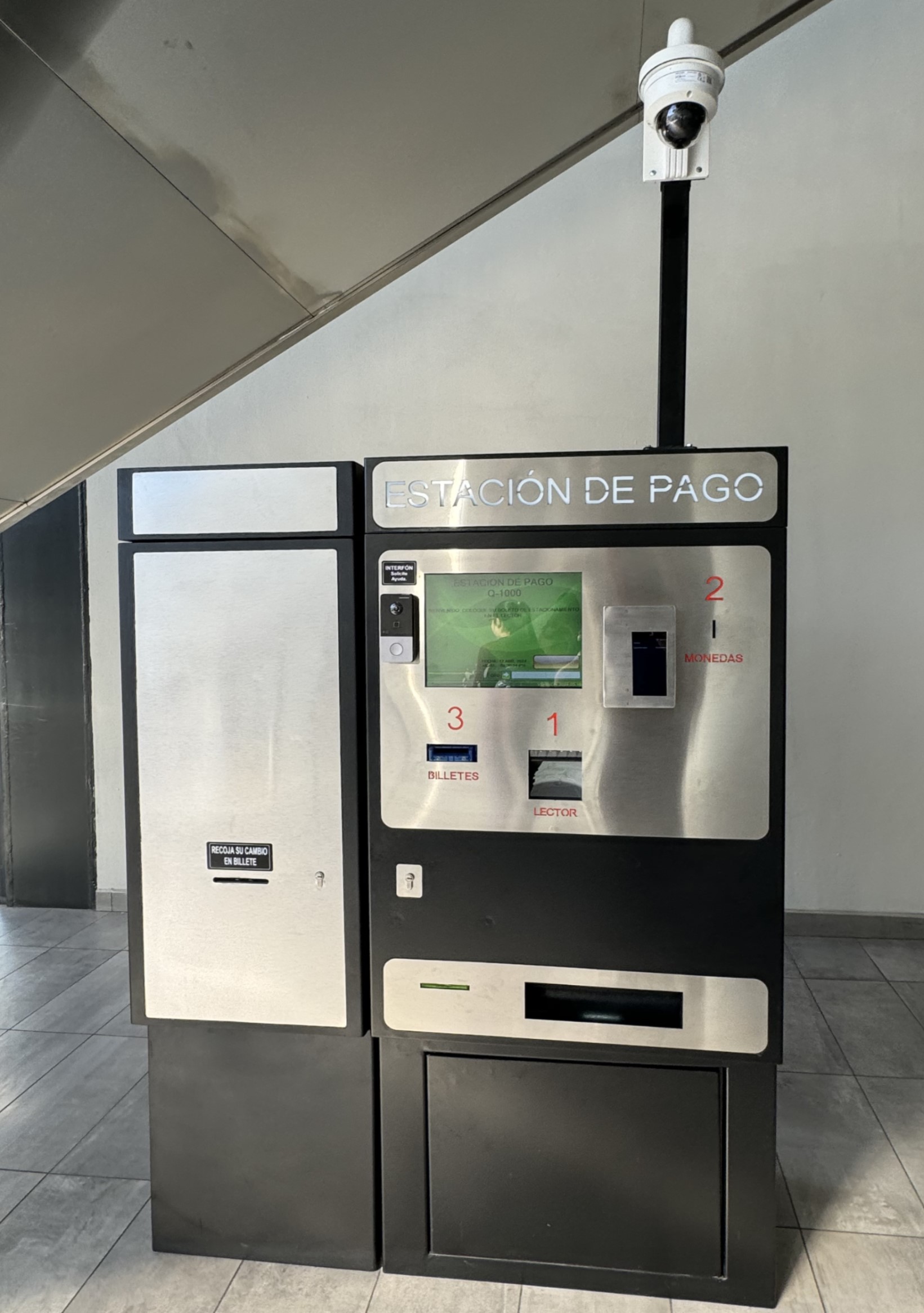 Cajero multimodena Q1000MDB para estacionamientos