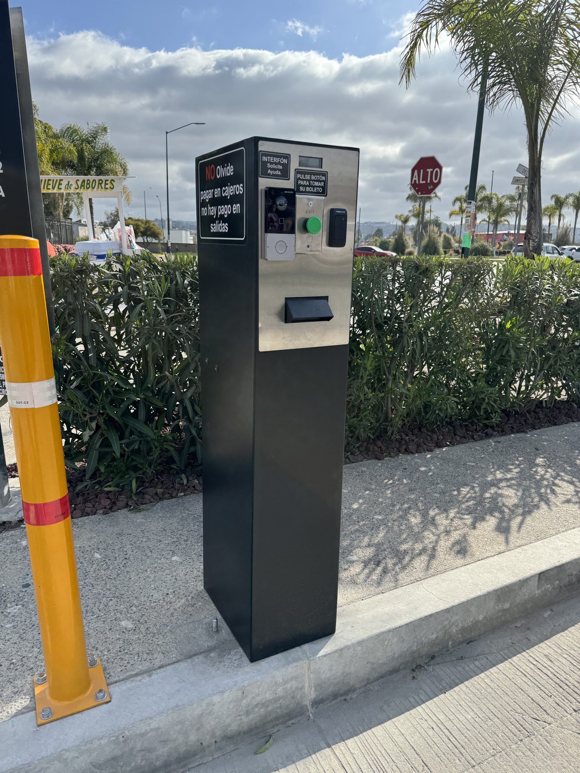 Emisor de boletos QR Q1000X para estacionamientos